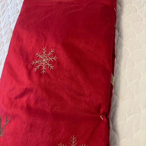 Kurt Adler Red Reindeer Christmas Tree Skirt 54" - Picture 3 of 5